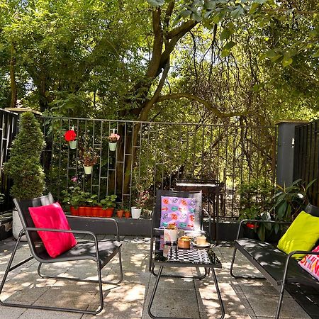 Garden Apartament Petrila Екстериор снимка
