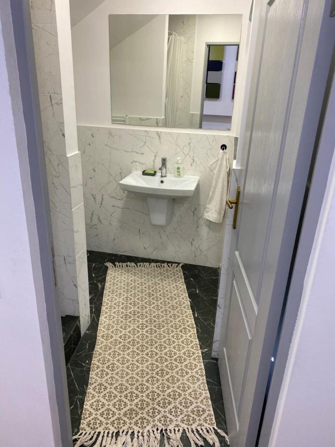 Garden Apartament Petrila Екстериор снимка