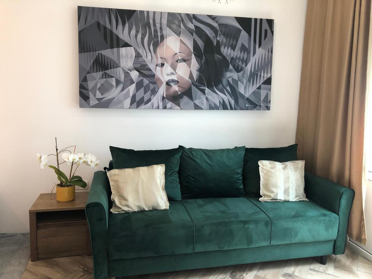 Garden Apartament Petrila Екстериор снимка